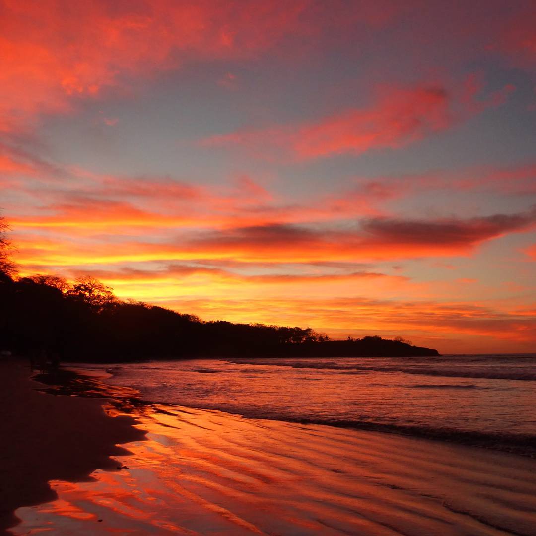 sunset tamarindo beach
