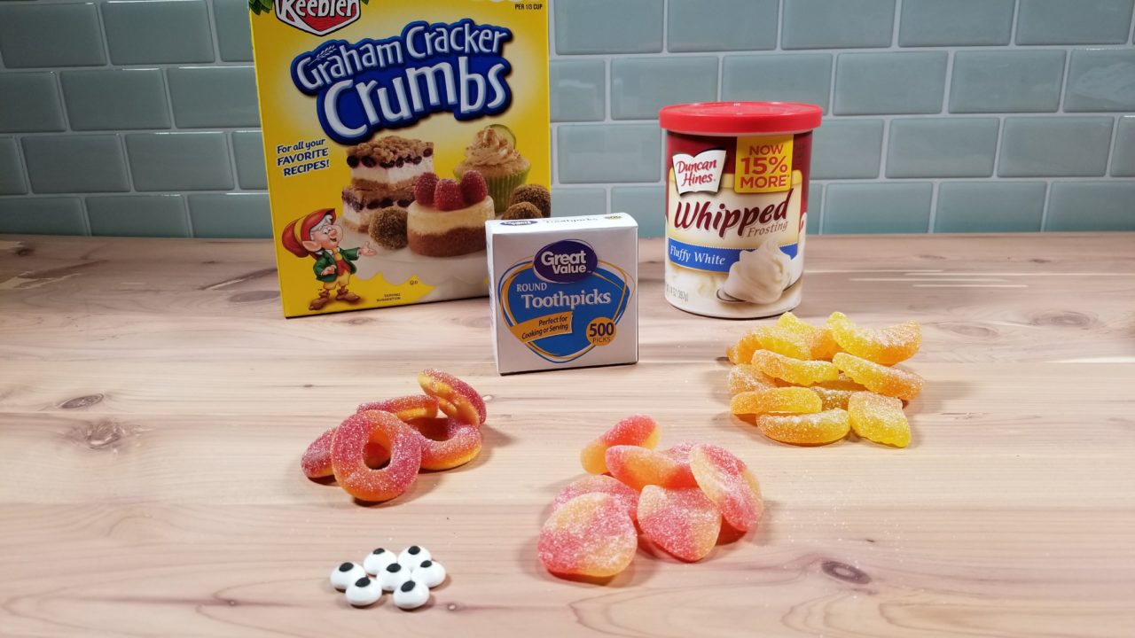 Graham cracker crumbs, white icing, toothpicks, gummy oranges slices and gummy peach rings, Crab Cupcakes,